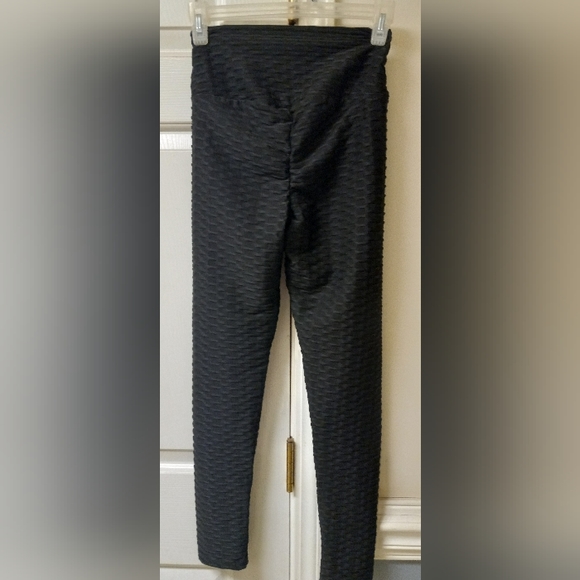 #279 Booty Lifting Leggings🖤 - Picture 2 of 3